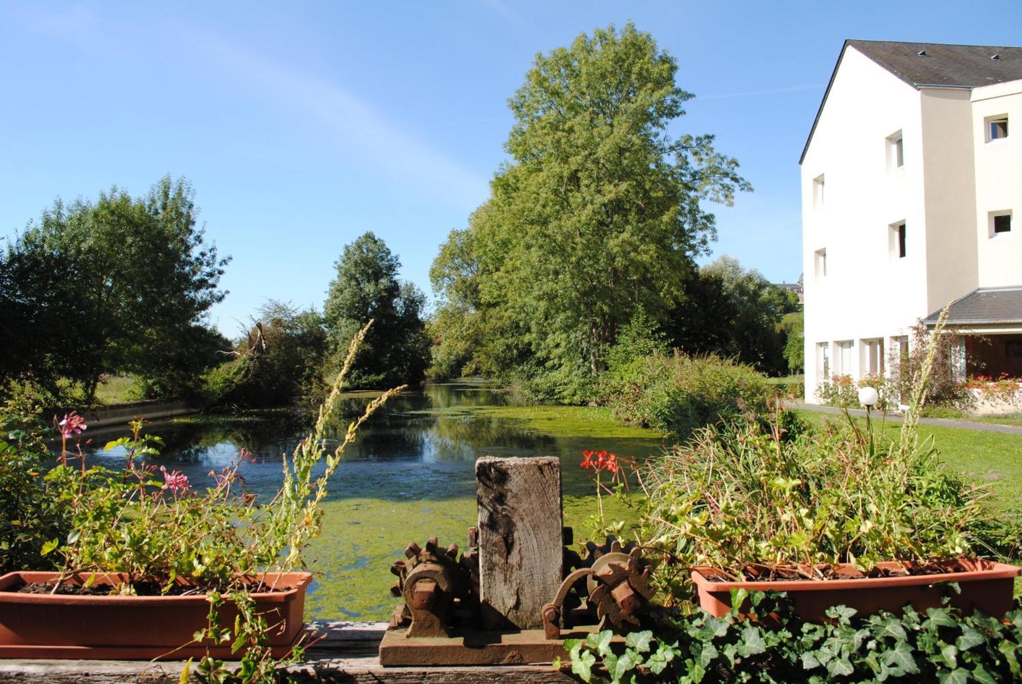 Logis Hotel Le Relais Du Moulin Valençay Exterior foto